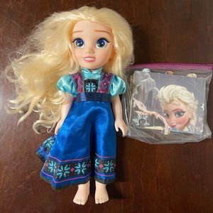 (💙$7 when you bundle) 
Elsa doll + 4 Frozen Puzzles